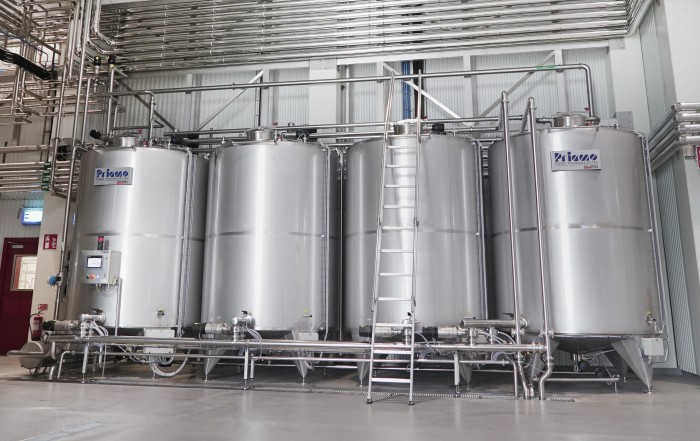 Hệ thống silo và xay nghiền trong nhà máy bia
